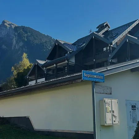 Rénové Au Centre Avec Balcon Et Parking - Fr-1-624-106 *